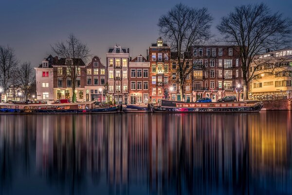 Amsterdam s night houses on the canal bank