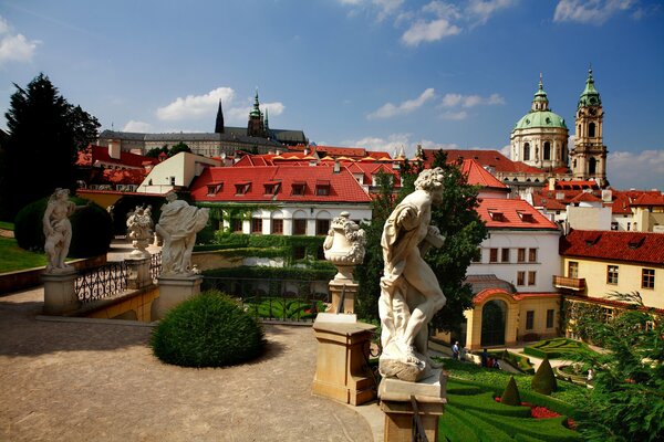 Sculptures, bâtiments de la ville de Prague