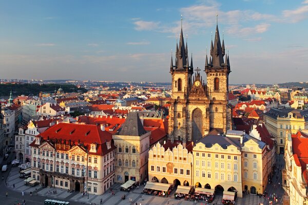 Vista dall alto della piazza della Città Vecchia a Praga