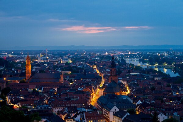 Niemieckie miasto nocne to czas na ognisko domowe