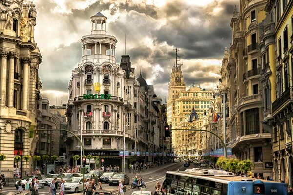 Trafic intense dans les rues de Madrid