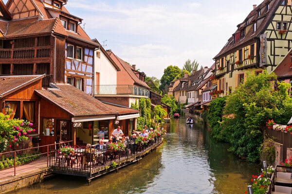 Bella vecchia strada della città di Francia