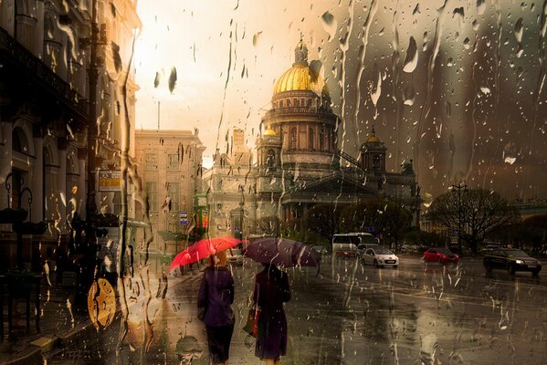 Cattedrale di isakiev nella pioggia autunnale