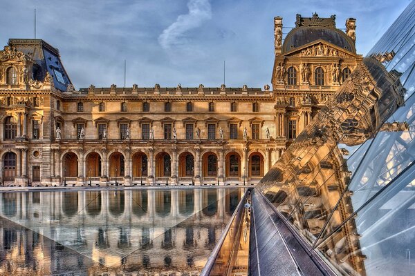 Reflection of the Louvre in the pyramid