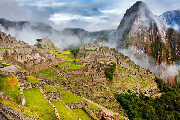 Felsen und Hügel der Stadt Peru