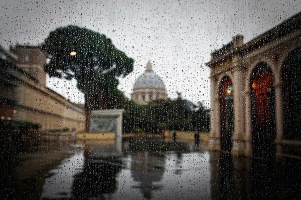 Hugge in Roman, or a feeling, when it rains outside the window