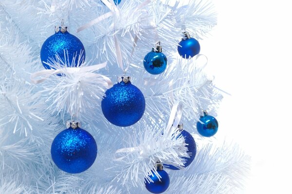 White Christmas tree decorated with blue balloons