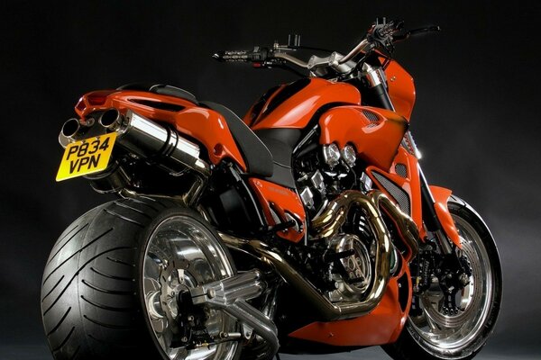 В таком дизайне мотоцикл смотрится свободно и стильно
