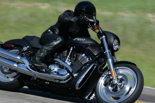 Moto Harley Davidson con jinete
