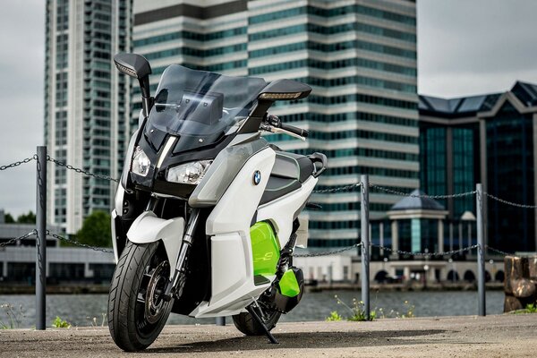 Blanc vert Electro BMW pour la circulation urbaine que faut-il