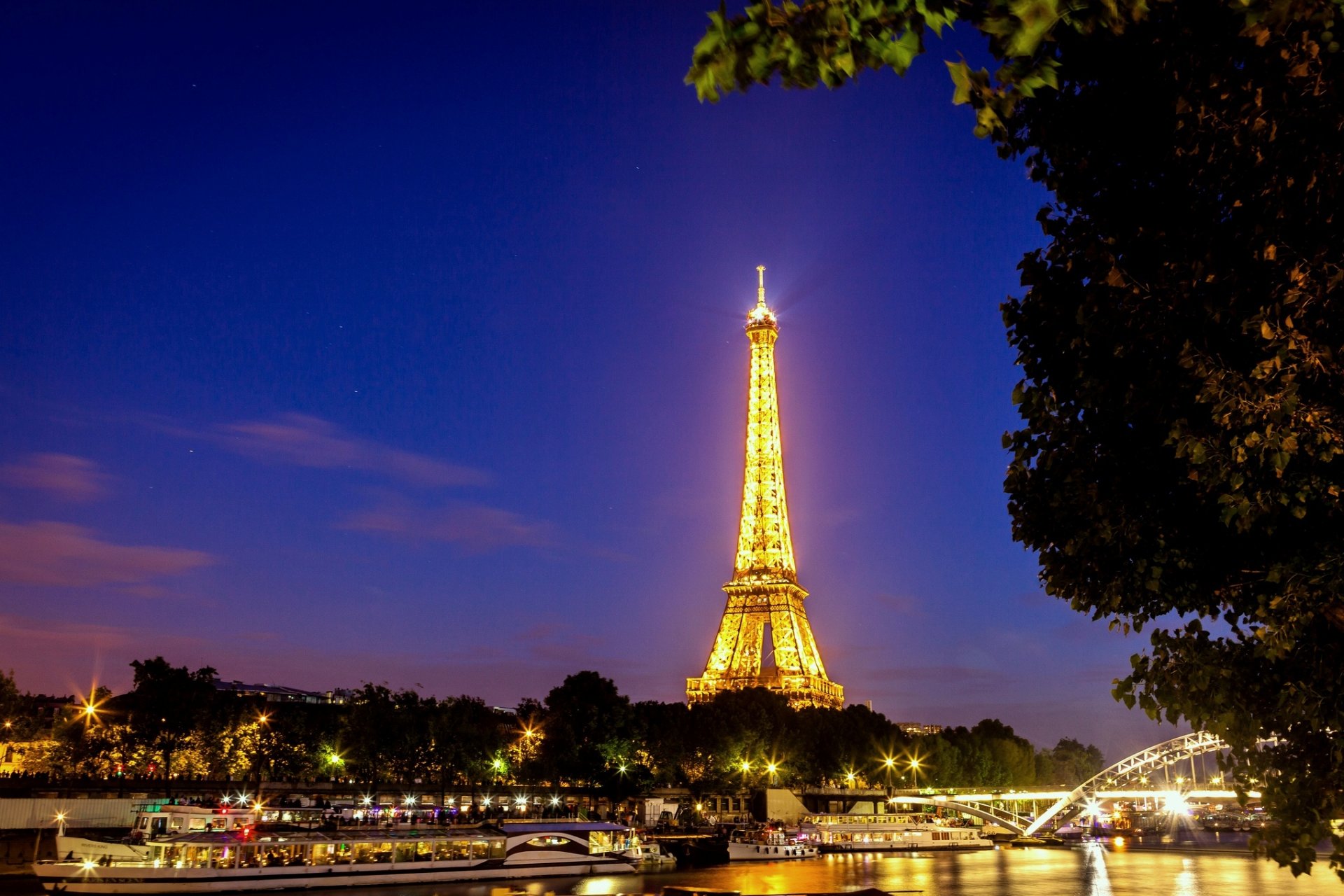 paris frankreich brücke fluss seine eiffelturm la tour eiffel stadt nacht lichter licht beleuchtung bäume