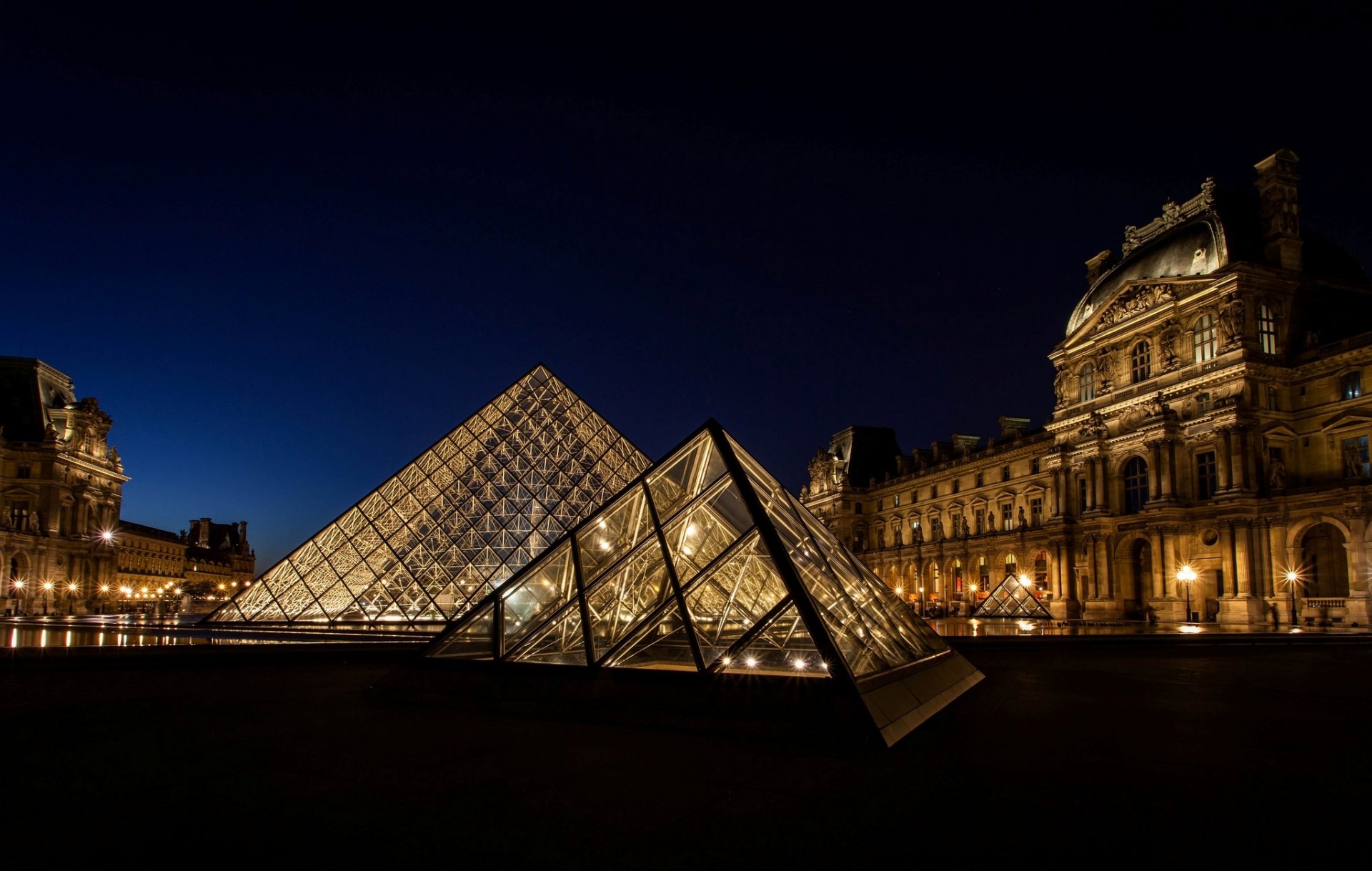 louvre france paris musée pyramide lumière éclairage ville nuit