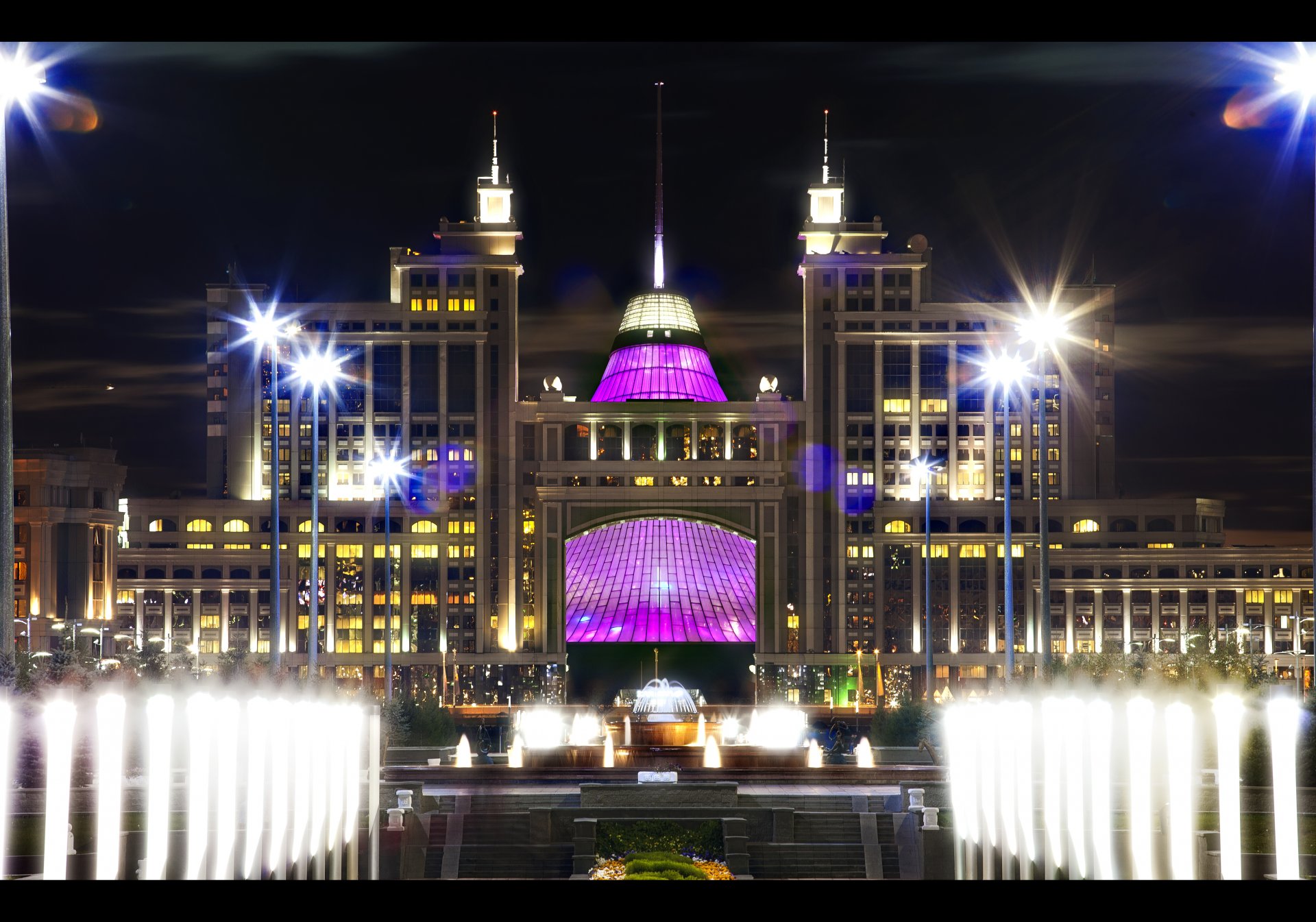 astana kazajstán noche luces khan shatyr