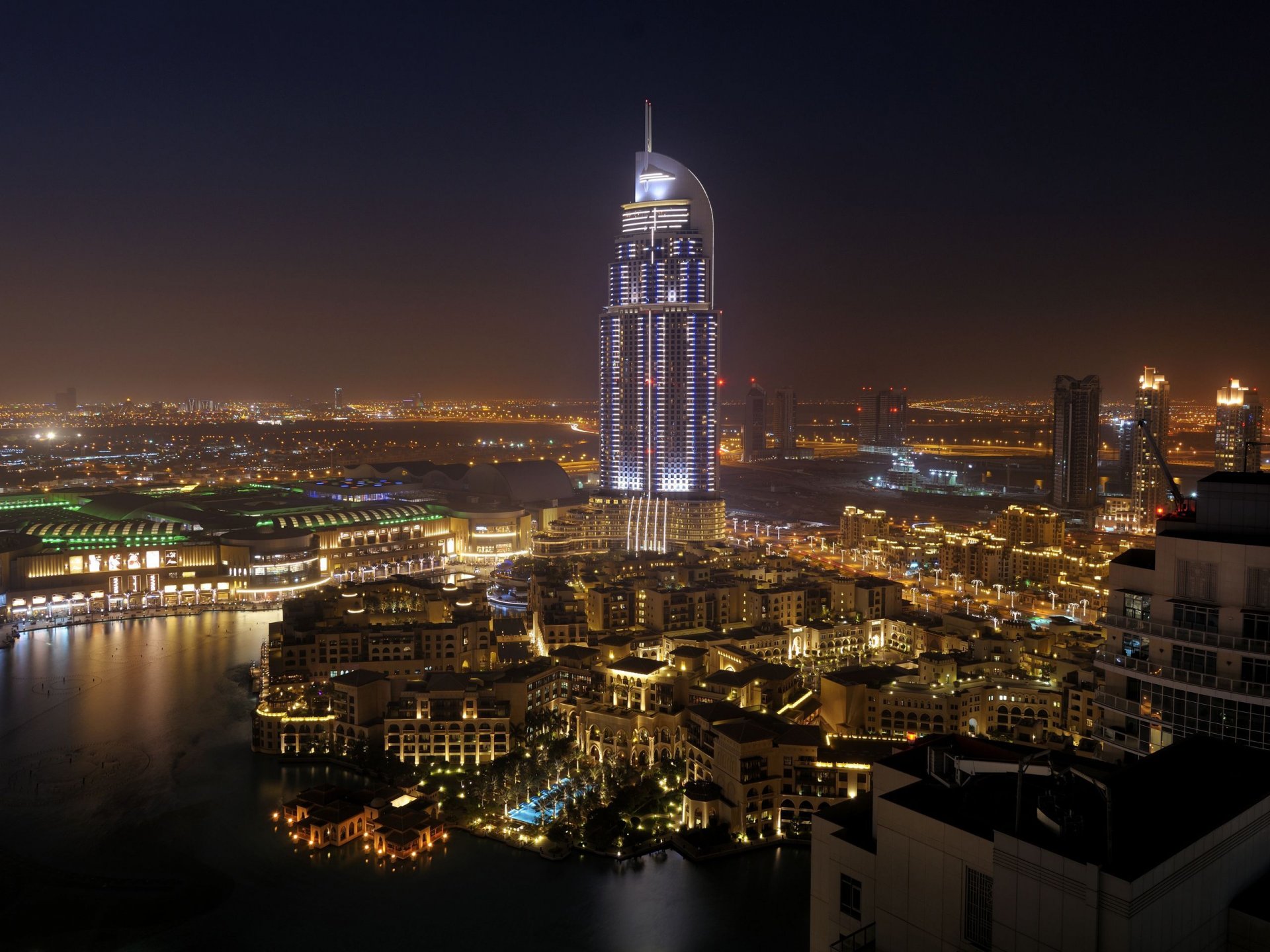 cities naght united arab emirates dubai city arab emirates night houses hotel water palm trees roads