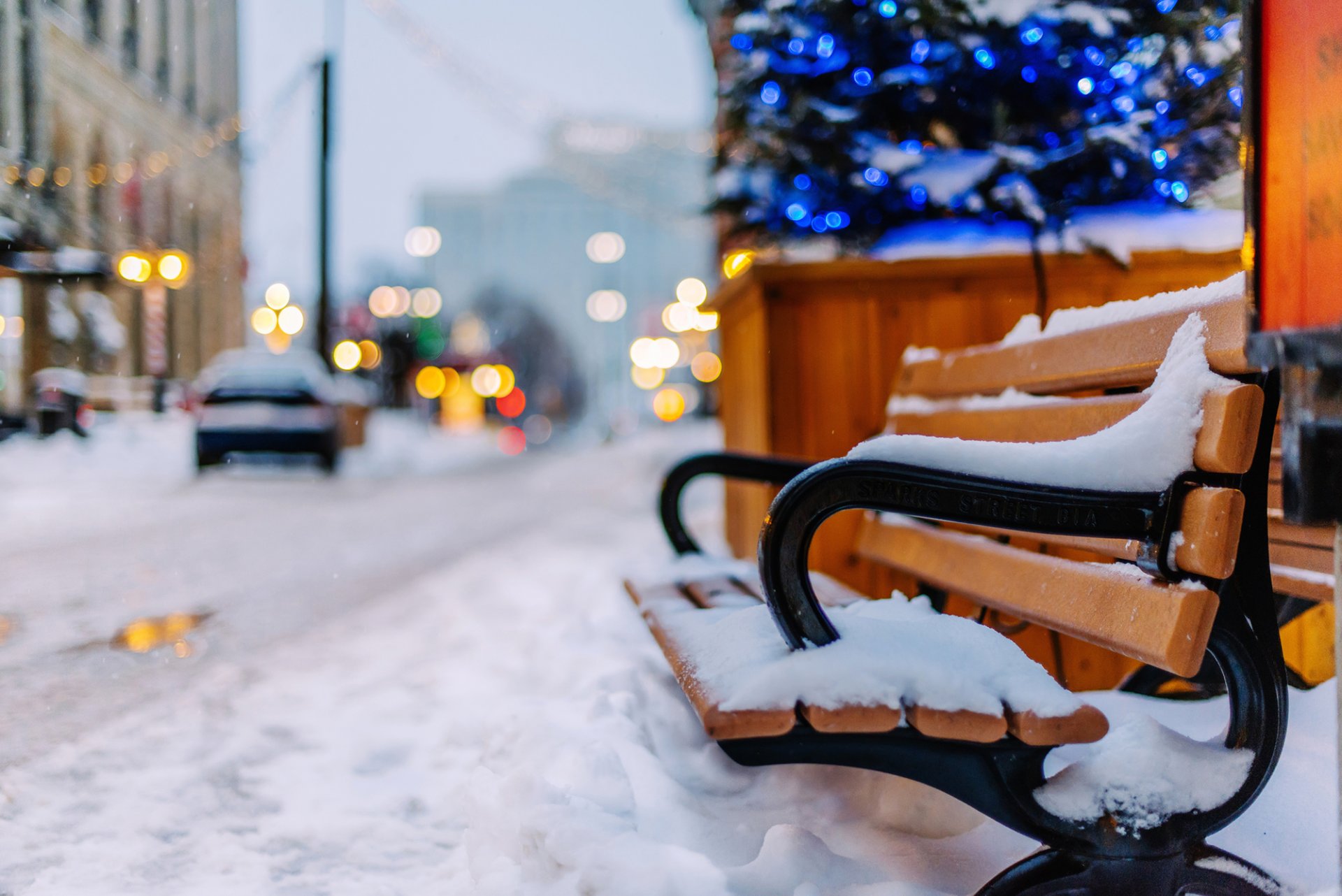 bank bank bank bank bank schnee straße autos bokeh lichter girlanden winter