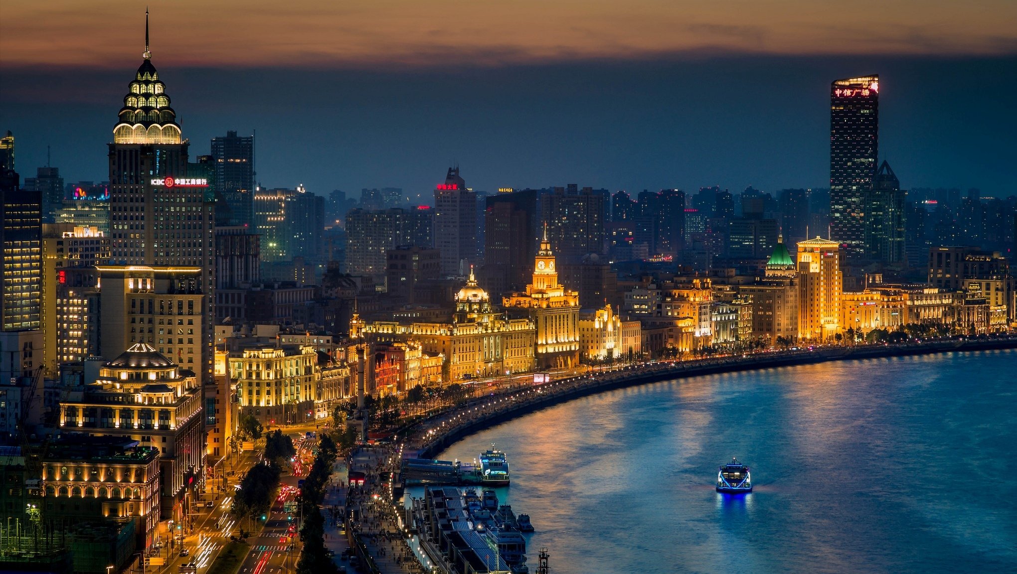 shanghai china asien stadt nacht fluss promenade boote lichter gebäude wolkenkratzer häuser straßen beleuchtung