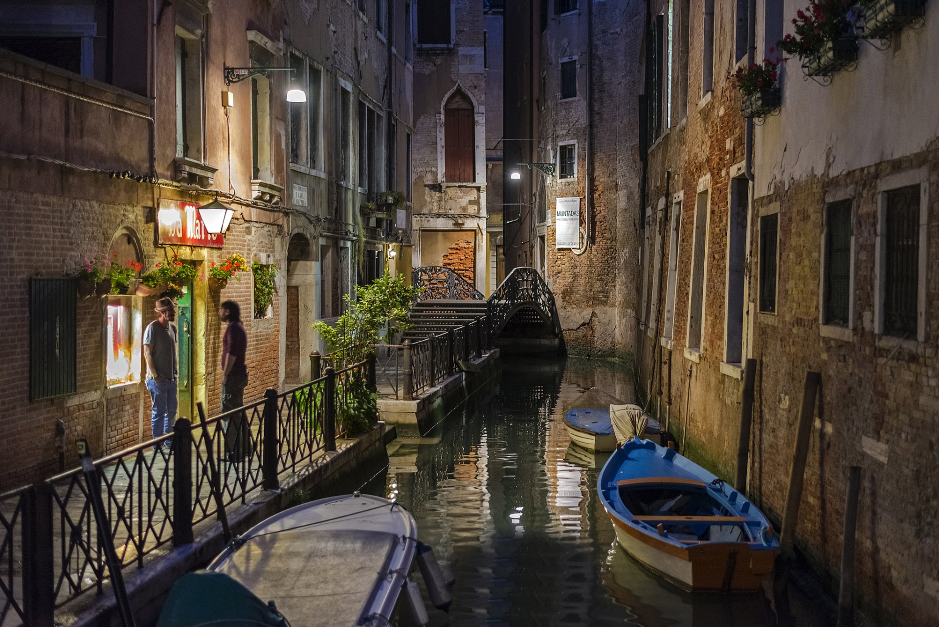 venise canal bateaux nuit été lanternes