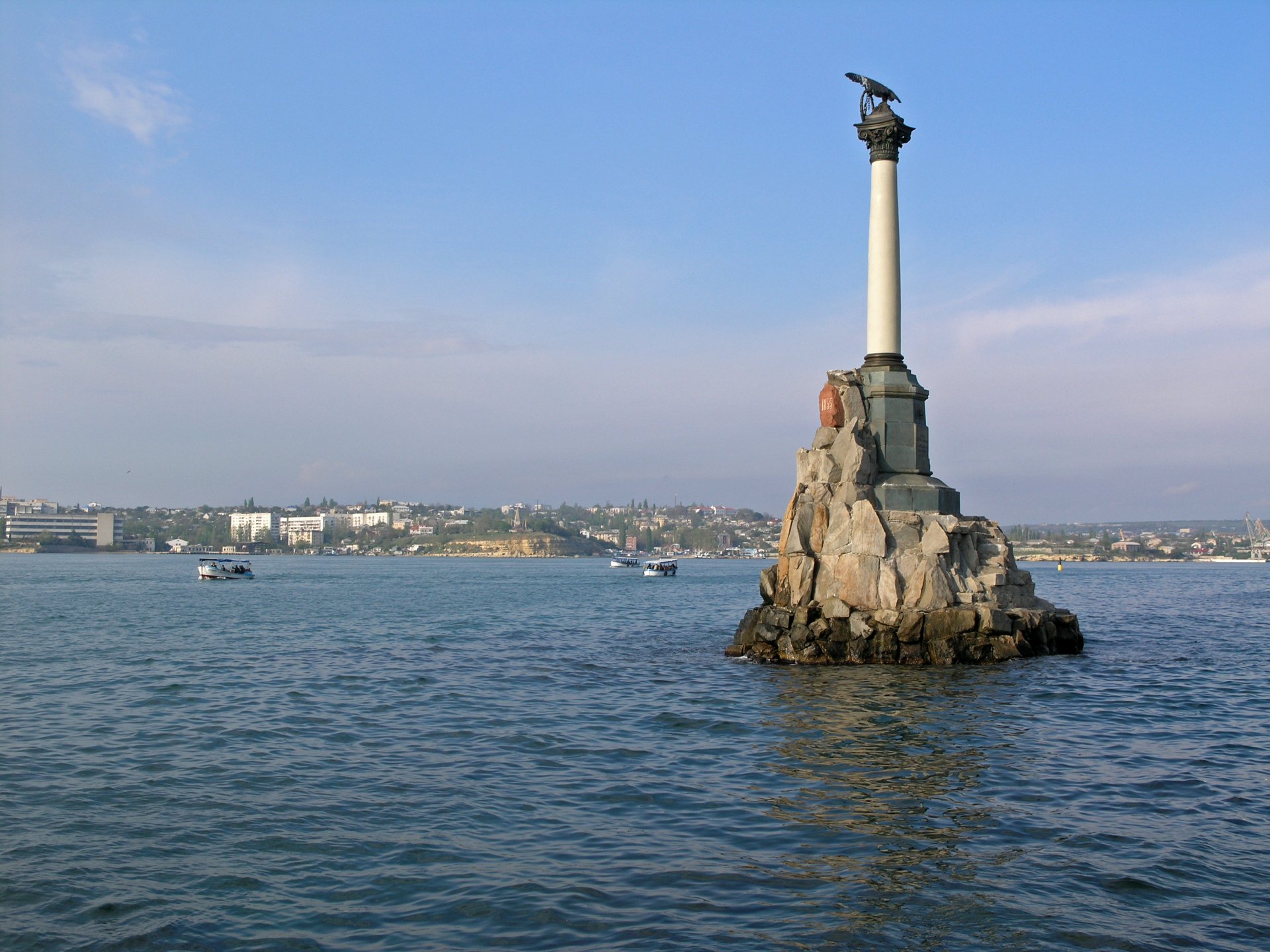 sébastopol ville héros eau monument aux navires inondés crimée russie