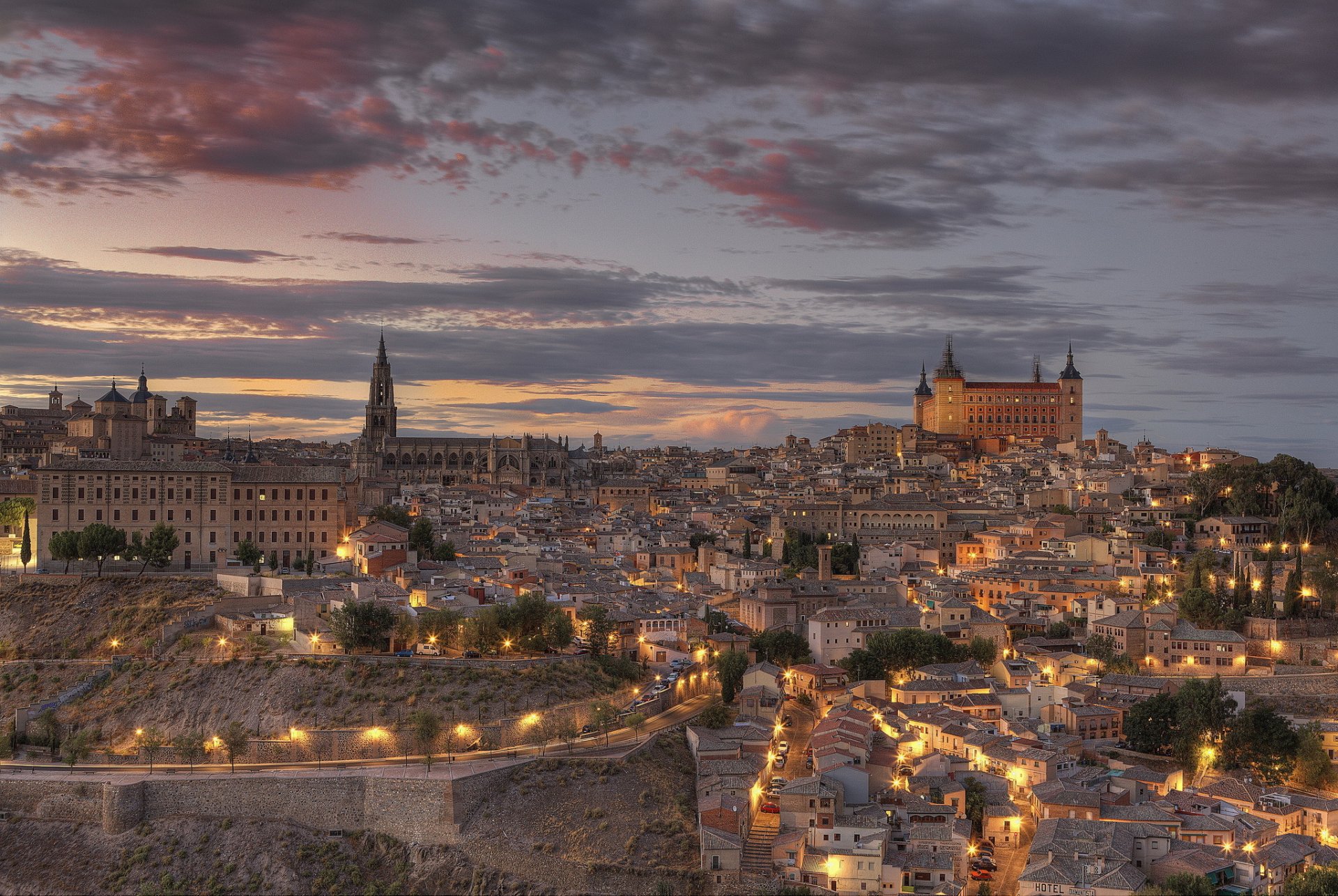 spagna toledo sera crepuscolo luci