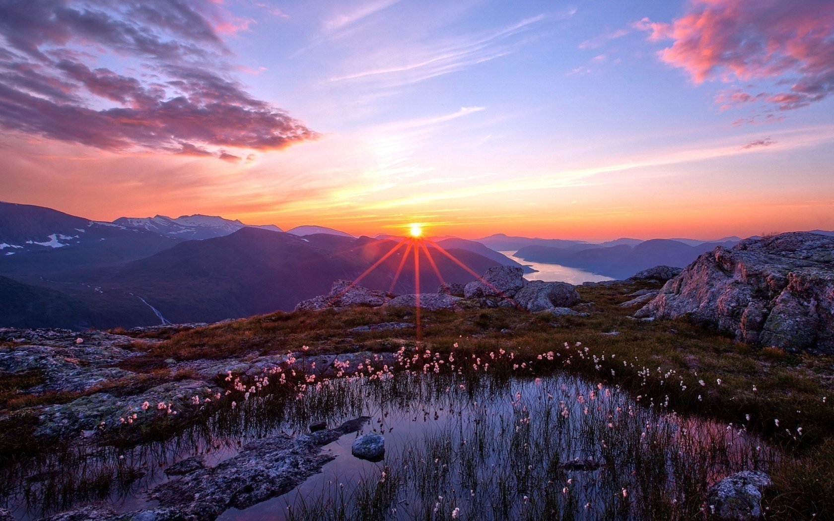 paysage montagnes coucher de soleil