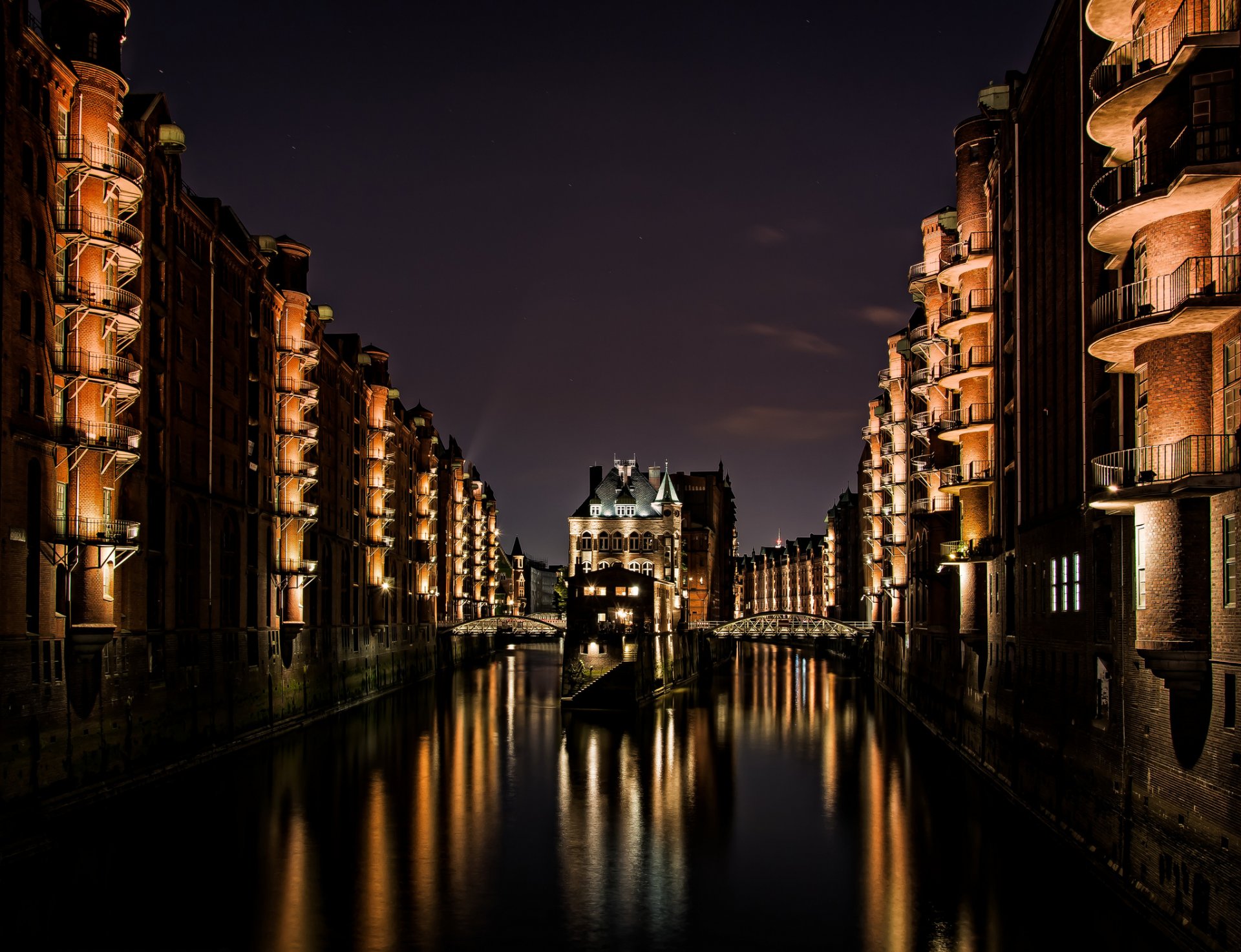 hamburgo castillo foso agua noche reflexión iluminación