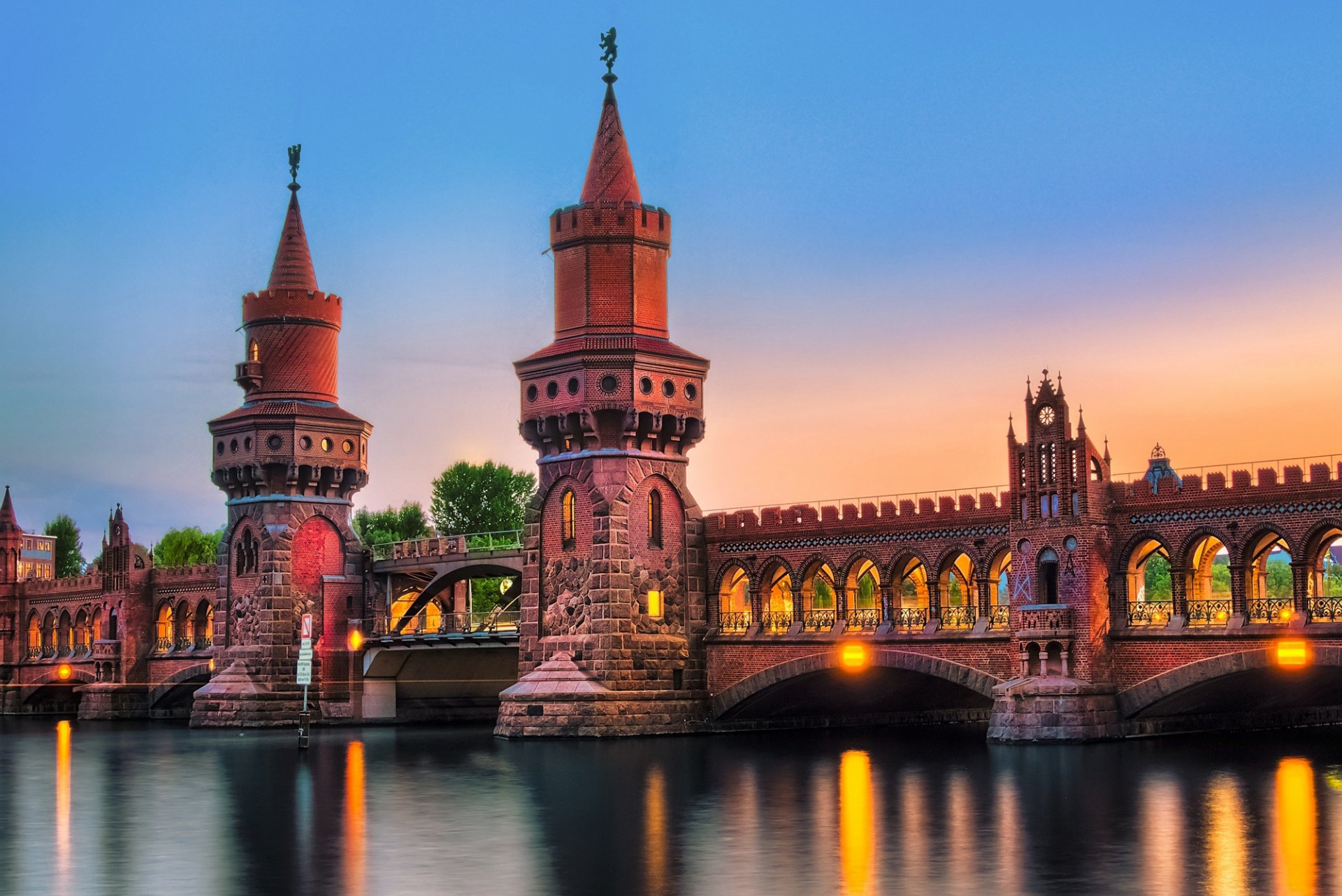 germany berlin oberbaumbrücke city bridge oberbaumbrücke river lighting illumination evening