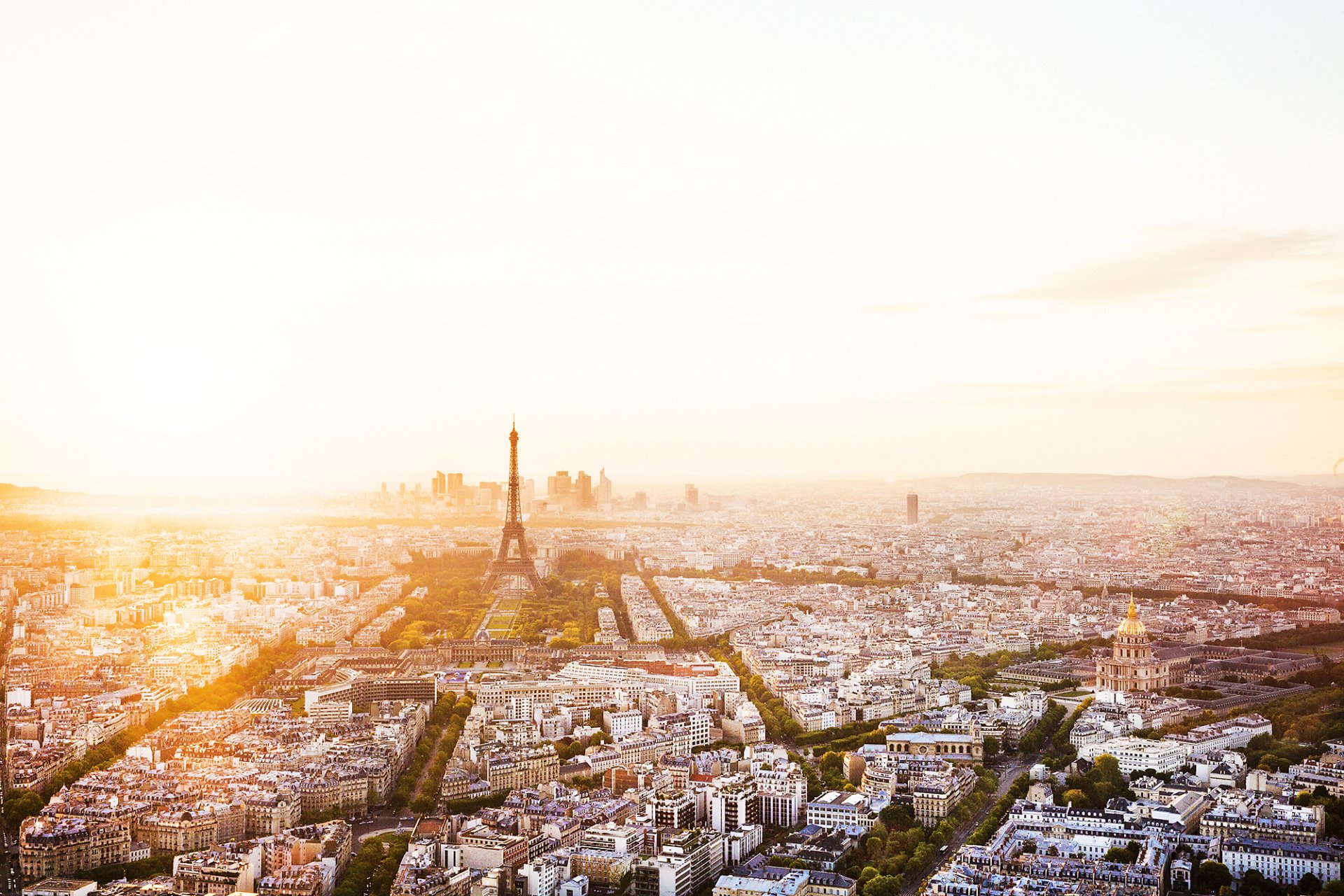 paris frankreich stadt panorama morgen morgendämmerung häuser gebäude straßen straßen bäume eiffelturm la tour eiffel architektur