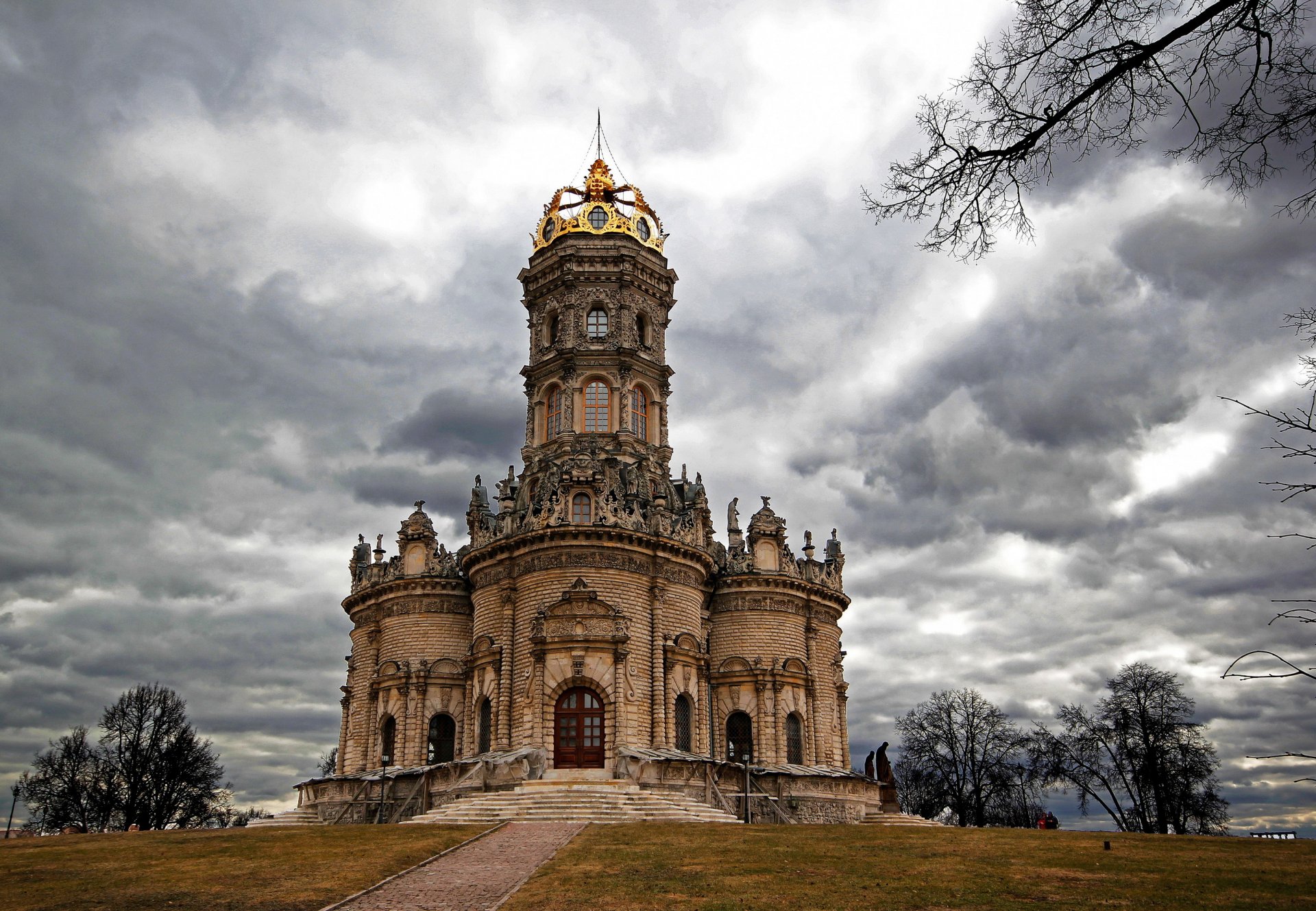 chiesa monasteri cattedrale russia chiesa del segno dubrovitsa podolsk nuvole città foto