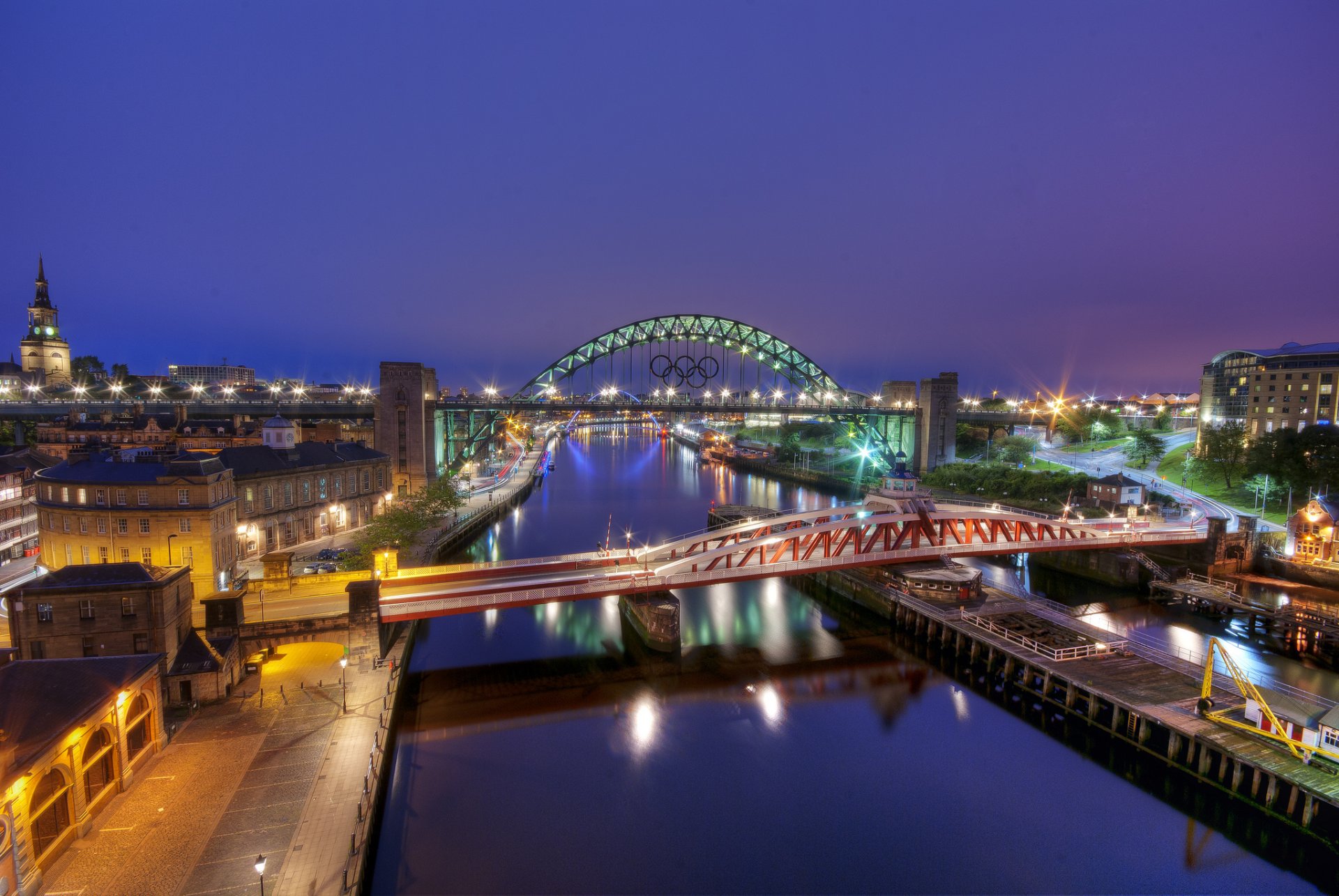 gateshead inghilterra fiume ponti città notturna