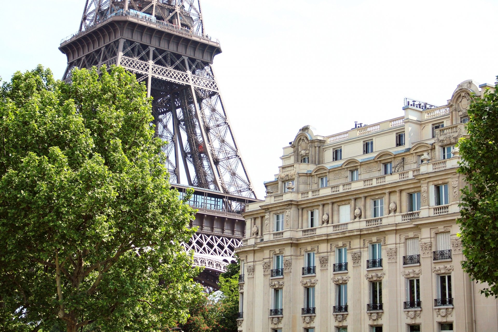 parigi francia la tour eiffel torre eiffel architettura costruzione casa alberi verde città