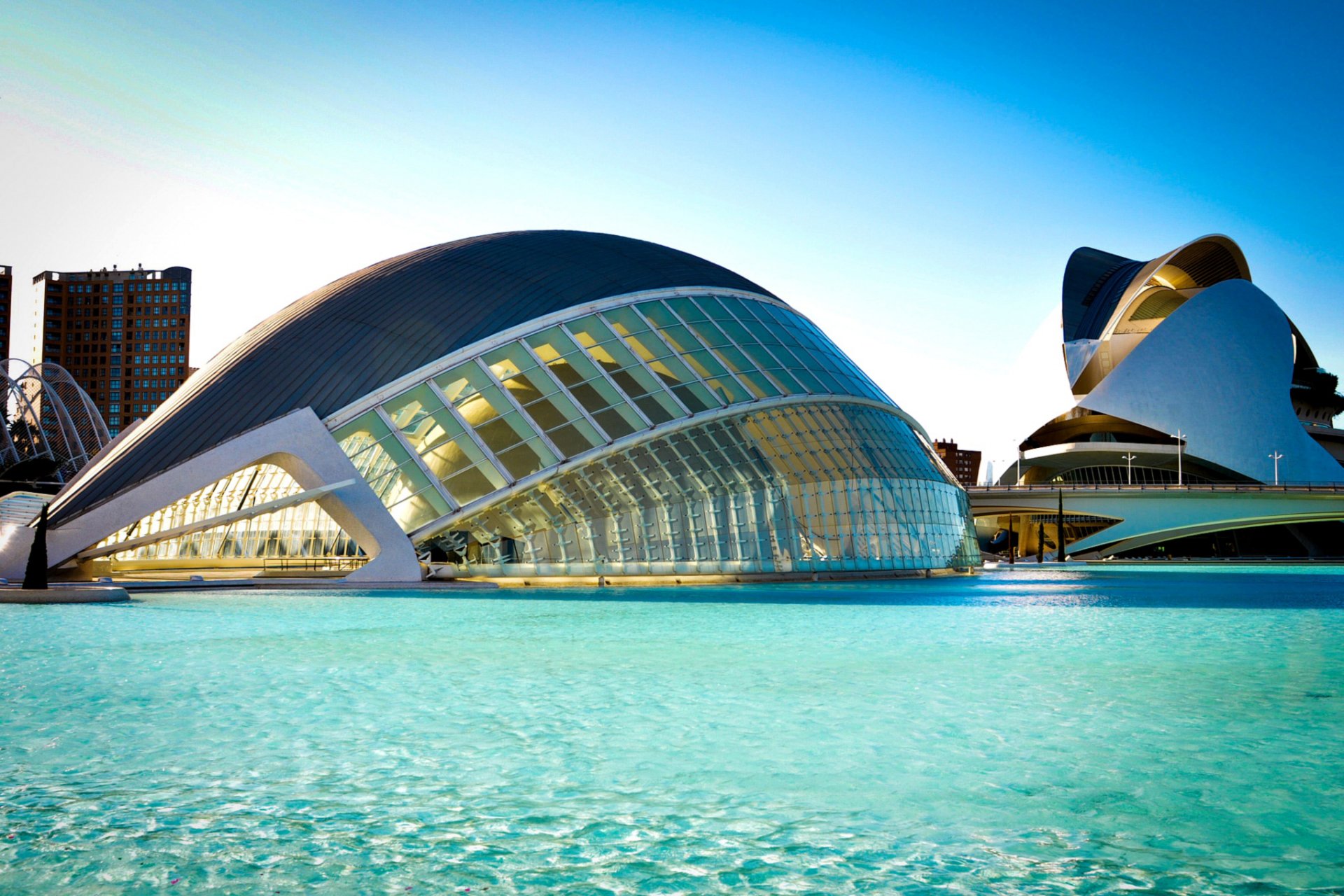 espagne valence l hemisfèric cité des arts et des sciences ville bâtiment architecture rivière eau bleu pont