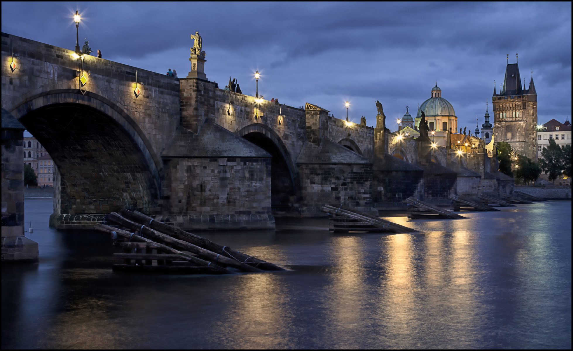 praha prague town czech česká republika czech republic josefov karlův most charles bridge river vltava water reflection night light lamps lighting blue sky cloud