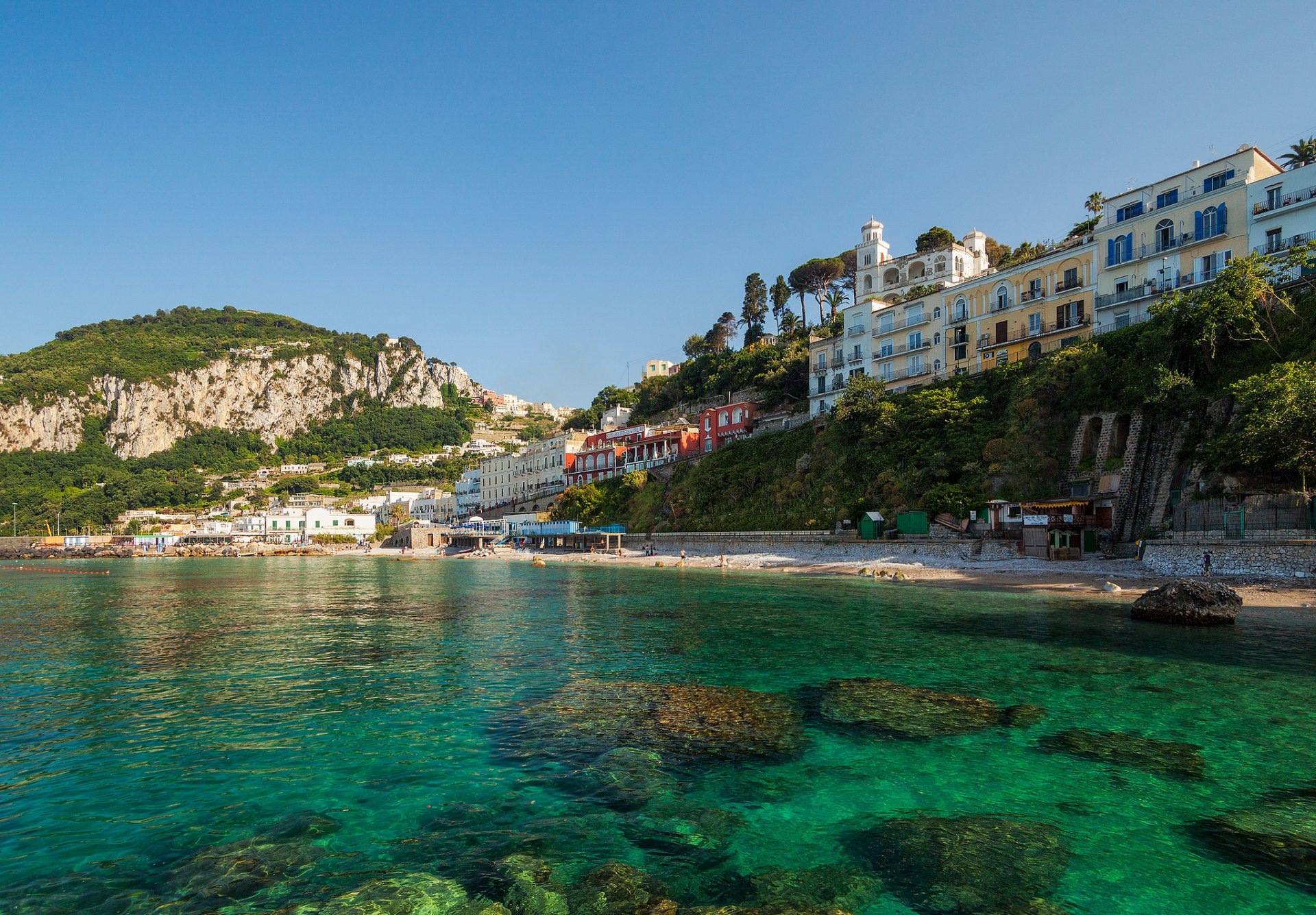 anacapri porto marina grande capri włochy miasto wyspa neapol morze kamienie skały natura drzewa domy budynki brzeg krajobraz