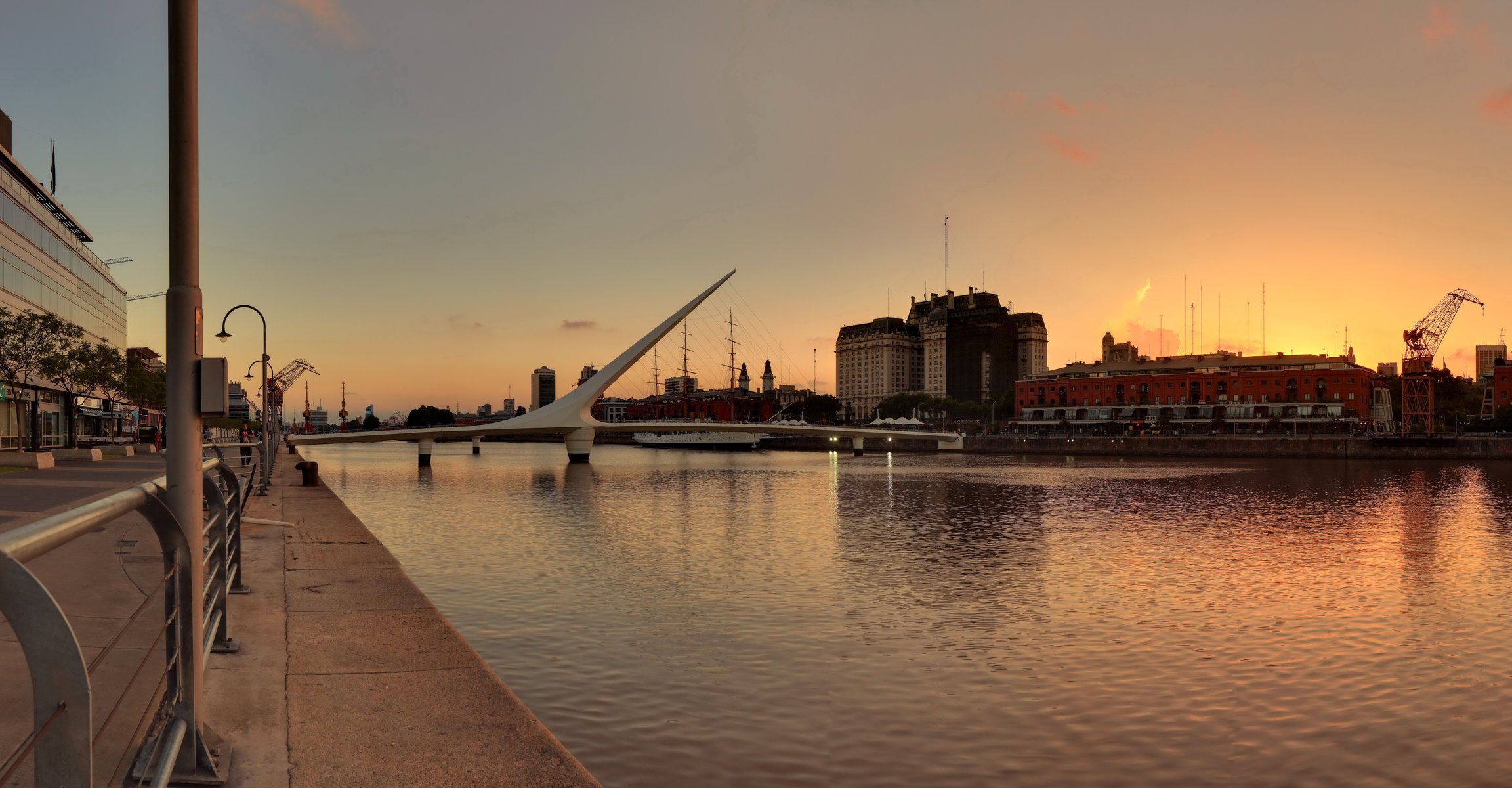 buenos aires argentina lungomare barca a vela in disarmo ponte tramonto buenos aires