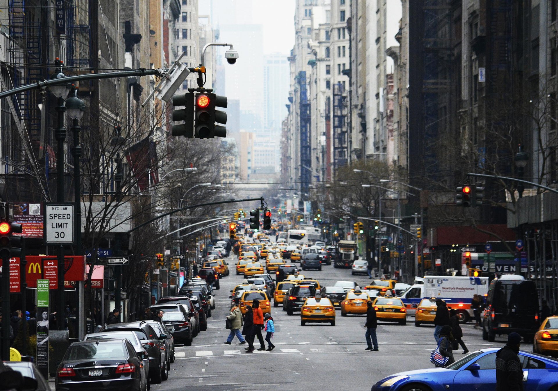 new york città traffico new york grattacieli strada case edifici stati uniti persone taxi traffico