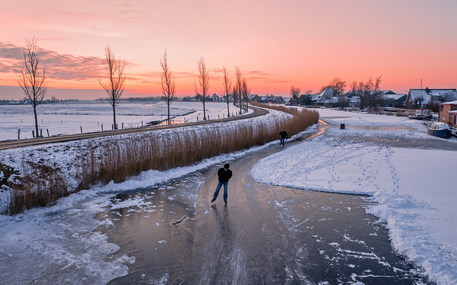 carretera invierno hielo casas puesta de sol