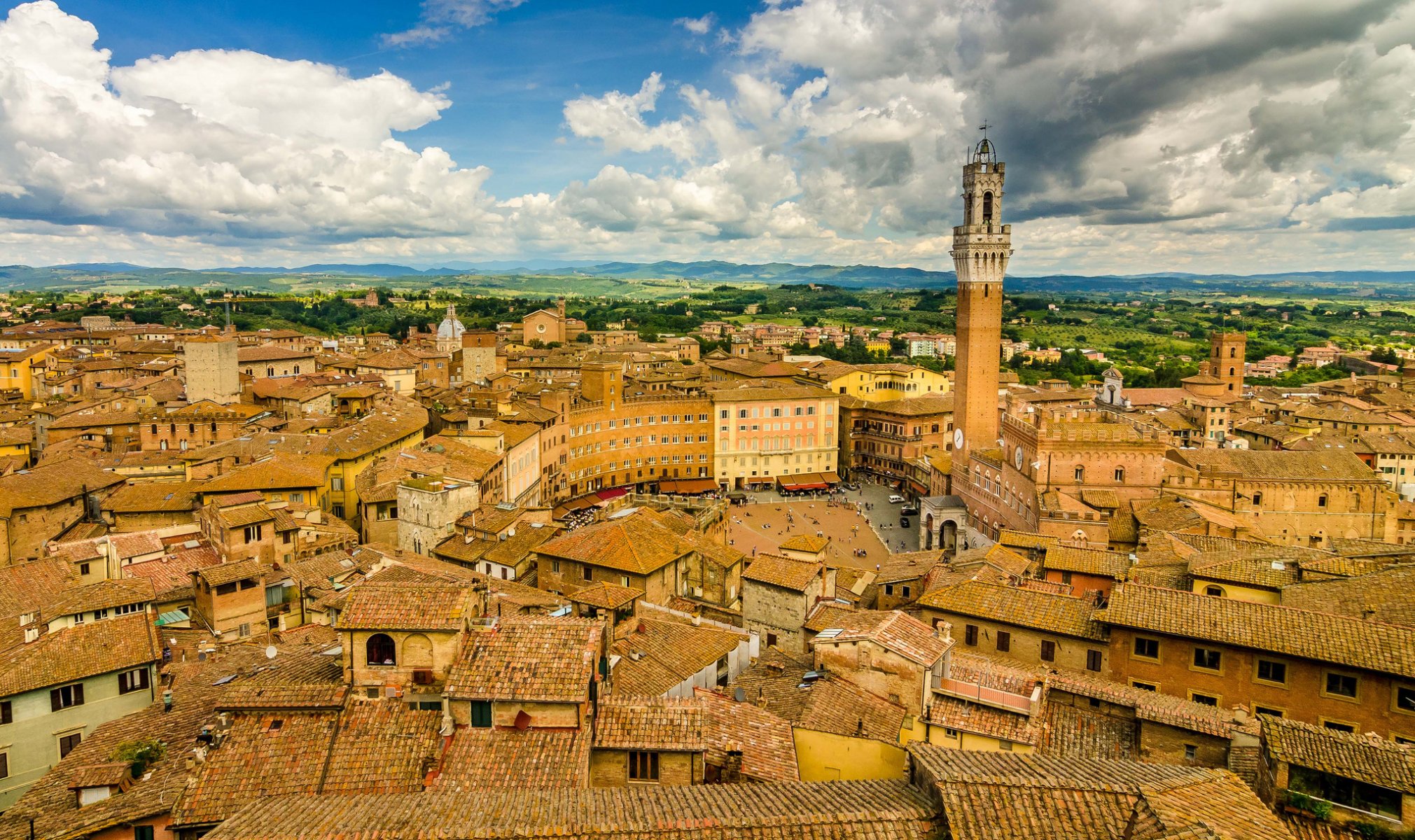 sienne toscane italie bâtiments toits panorama