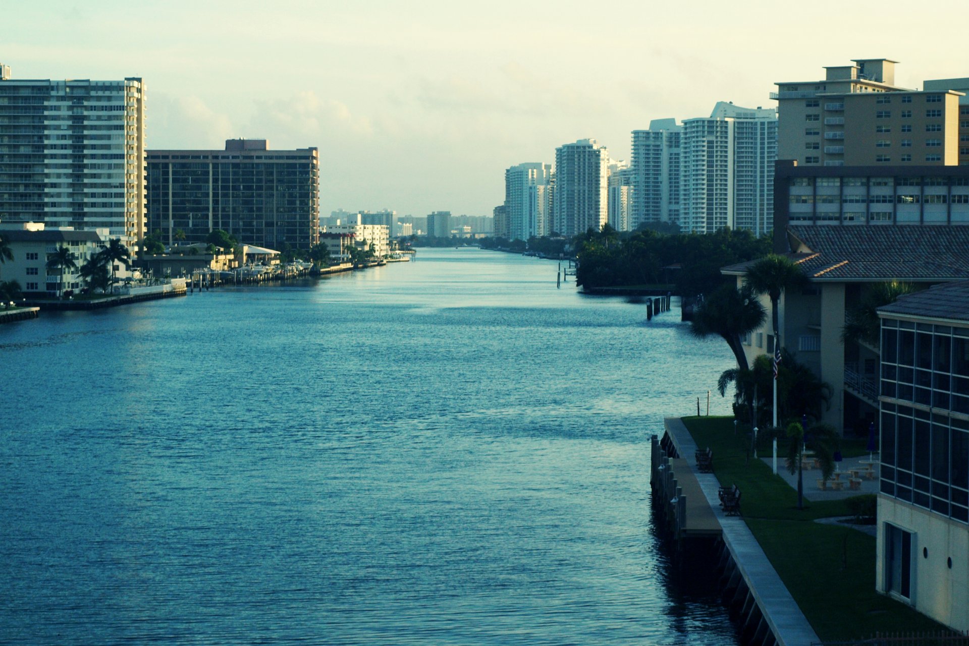 miami floride soirée eau gratte-ciel vice-ville