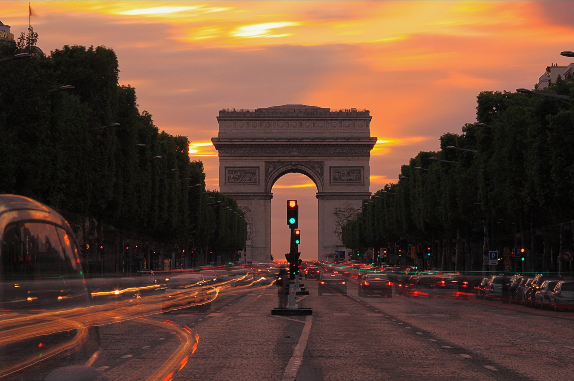 paris champs-élysées arc de triomphe soirée crépuscule lumières