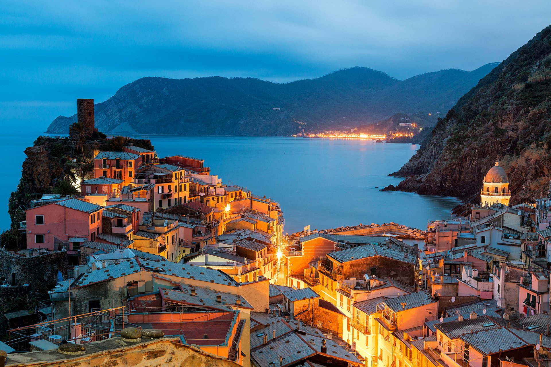 vernazza italy cinque terre liguria city cinque terre ligurian sea evening lights lighting nature landscape houses buildings coast