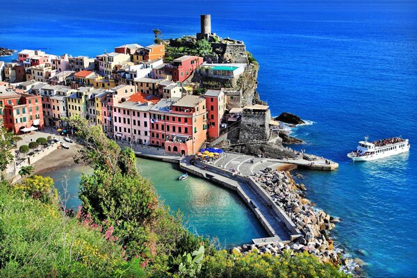 Eine Stadt am ligurischen Meer in Italien