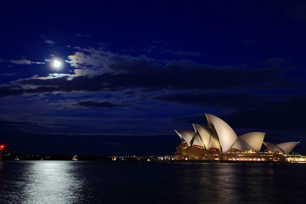 Bâtiment de l Opéra à Sydney le soir