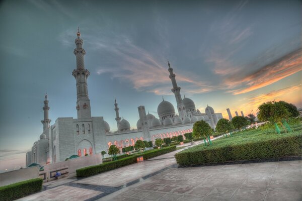 Sonnenuntergang an der Scheich-Zayed-Moschee