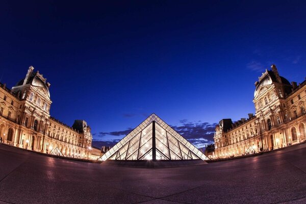 Città notturna illuminata Parigi