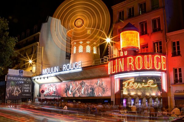 Cabaret nocturno en París