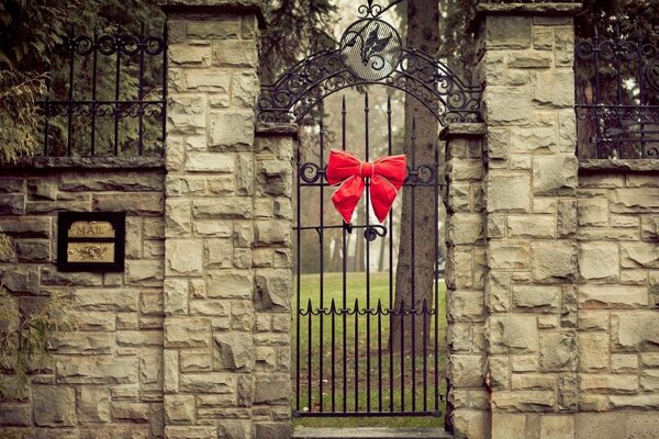 The interior of the house is made of a red bow