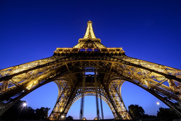 Evening lighting of the Eiffel Tower
