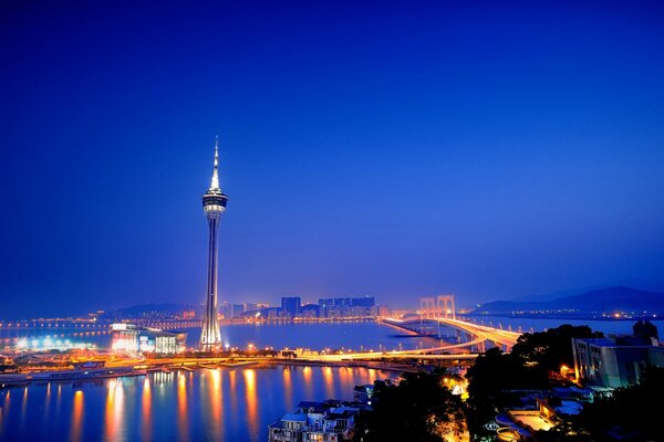 Ciel bleu sur la nuit de Macao