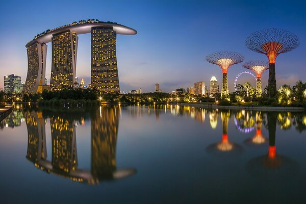 Night Singapore, reflection of the city in the sea