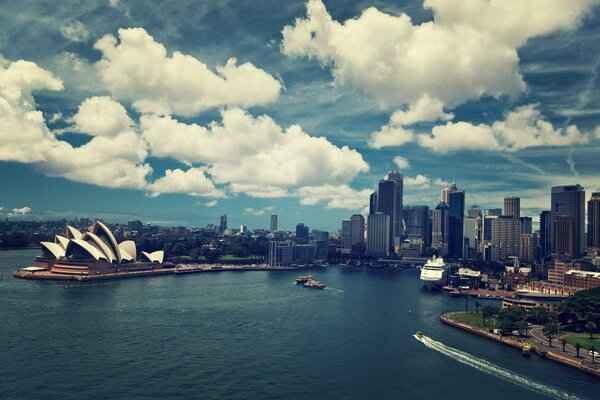 Morning Sydney, with a beautiful ocean and cloudy sky